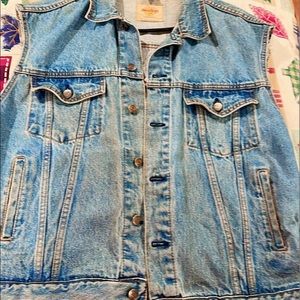 Vintage cut sleeve Hard Rock Cafe jean vest